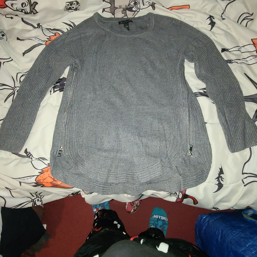Sweater with zippers